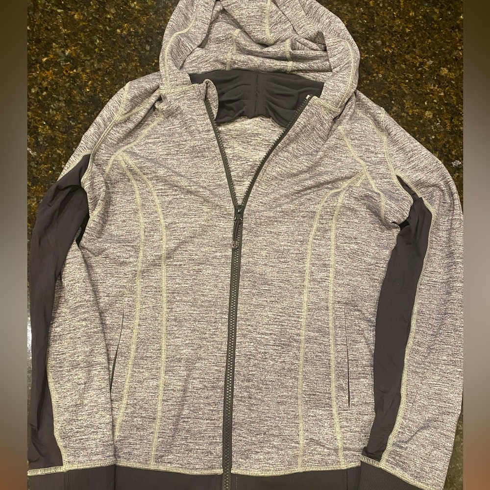 Lululemon zip up stretch fabric jogger attire workout attire women’s 6